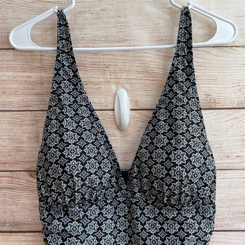 ‎SHORE SHAPES SWIMDRESS IN BLACK AND WHITE PRINT - Picture 2 of 7